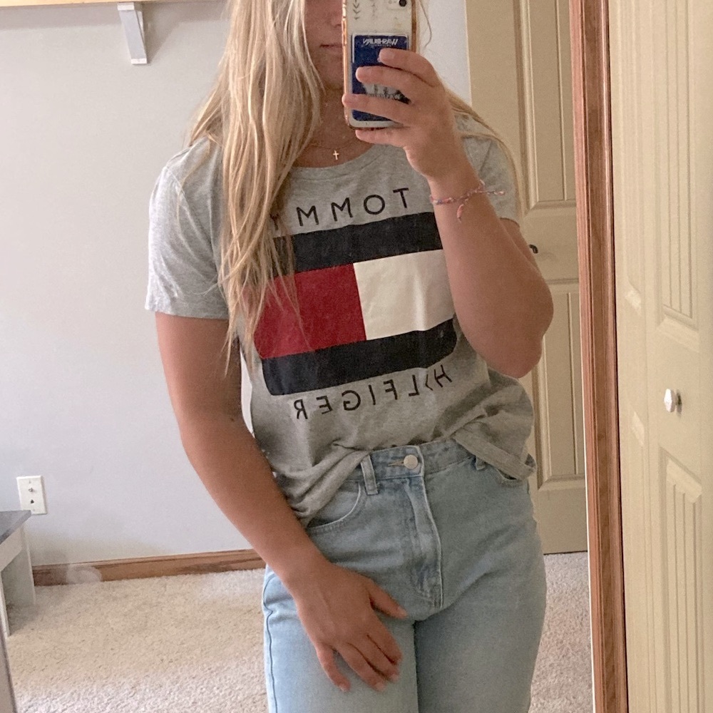 NWOT Tommy Hilfiger Basic Tee, Gray short sleeve, size Medium women’s